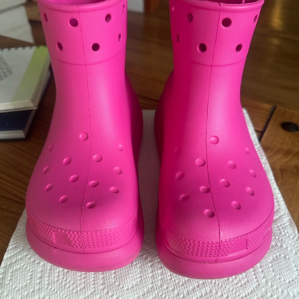 Crocs Pink CRUSH BOOT women’s size 7